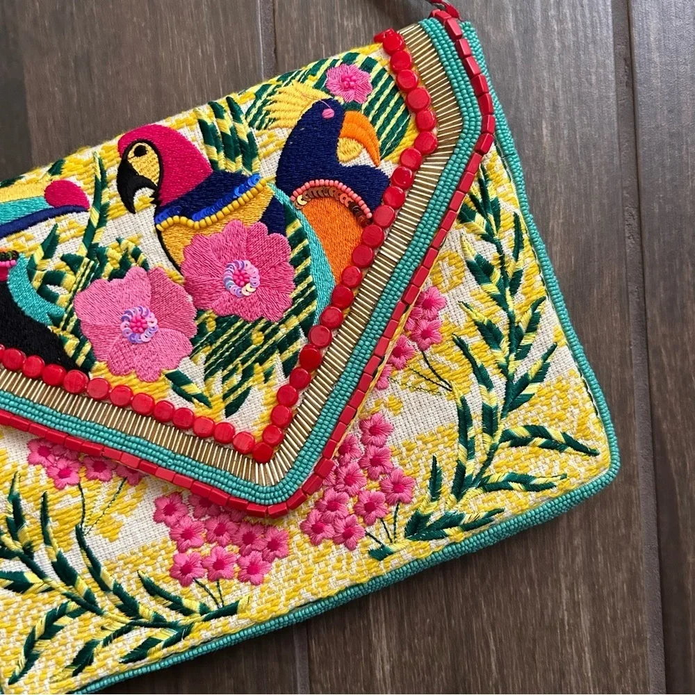 Ethnique embroidered floral